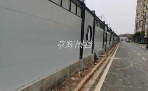 簡易圍擋在城市軌道交通系統建設中的使用壽命應該如何保障？（城市軌道交通系統中簡易圍擋的耐磨和防腐要求）